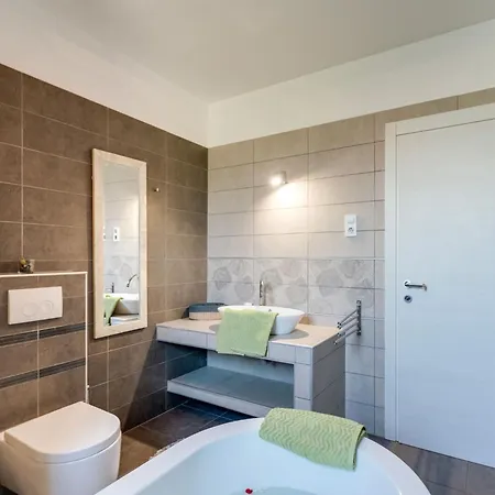 View Mit Blick Auf Wasser By Interhome * تْسْغيكفانِتْسا